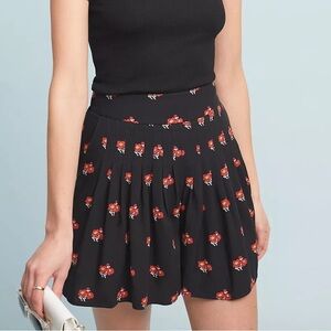 Anthropologie Maeve Black Red Floral Pleated Rayon Shorts Size Medium